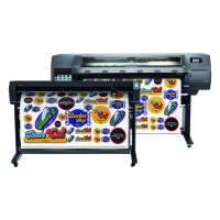 Imprimante HP Latex 115 Plus de face sur son support