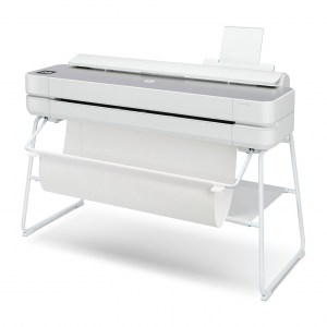 Traceur HP DesignJet Studio 36 pouces finition metal avec son panier sur son stand vue de biais